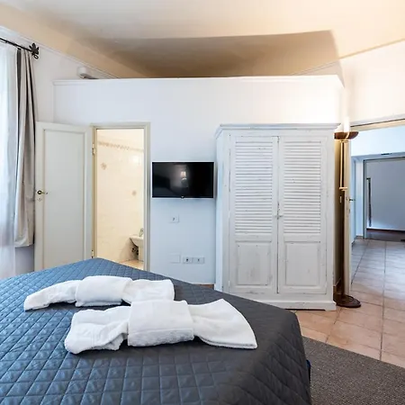 Santa Monaca Suites * فلورنس