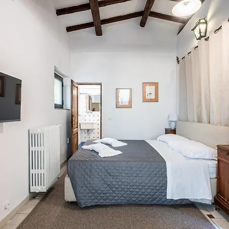 Santa Monaca Suites بيت ضيافة