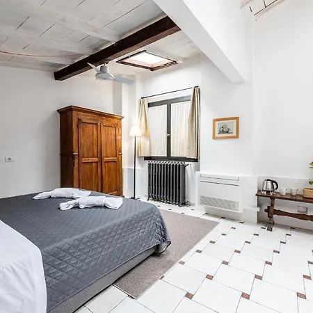 Santa Monaca Suites بيت ضيافة فلورنس