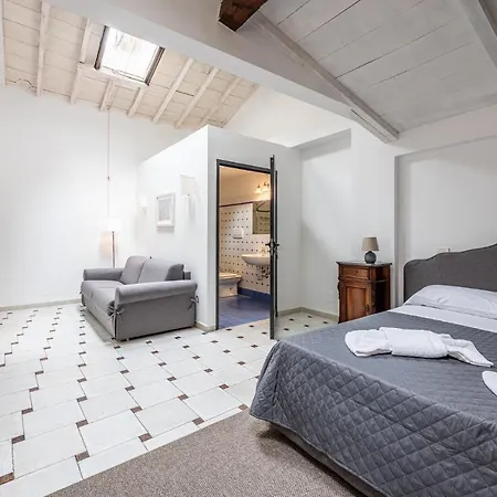 Santa Monaca Suites *