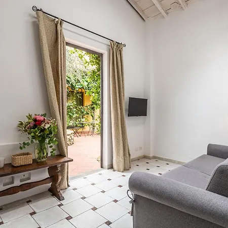 Santa Monaca Suites بيت ضيافة *
