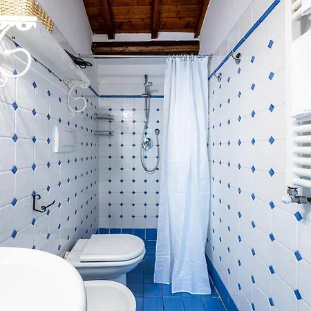 Santa Monaca Suites بيت ضيافة
