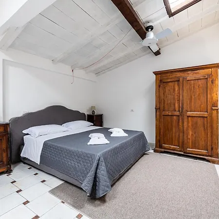 Santa Monaca Suites