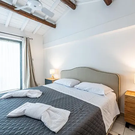 Santa Monaca Suites *