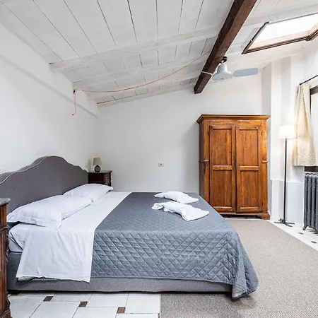 Santa Monaca Suites Guest house *